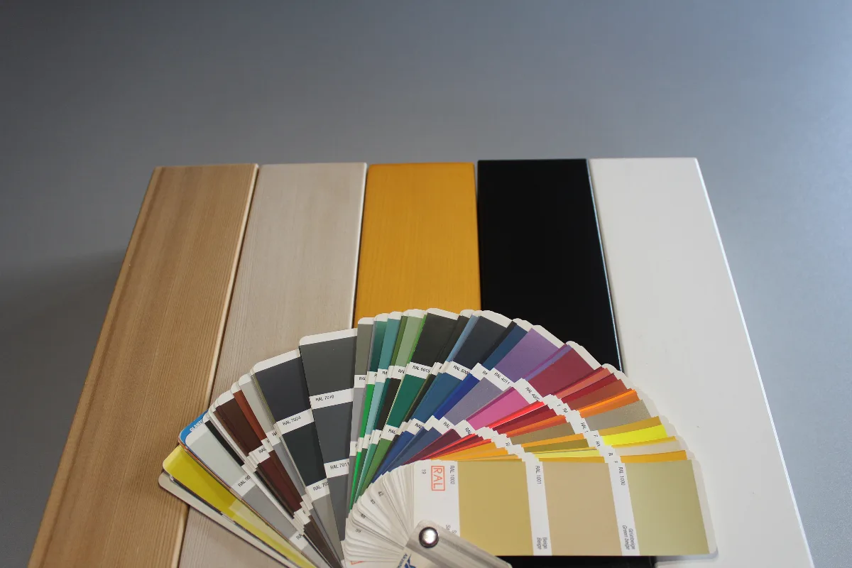 Lackierte Türoberfläche im Detail
